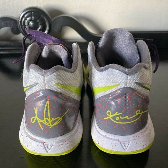 SIZE 4 YOUTH NIKE KYRIE 5 WHITE / GREEN AQ2456-102 SNEAKERS BASKETBALL - Picture 8 of 12